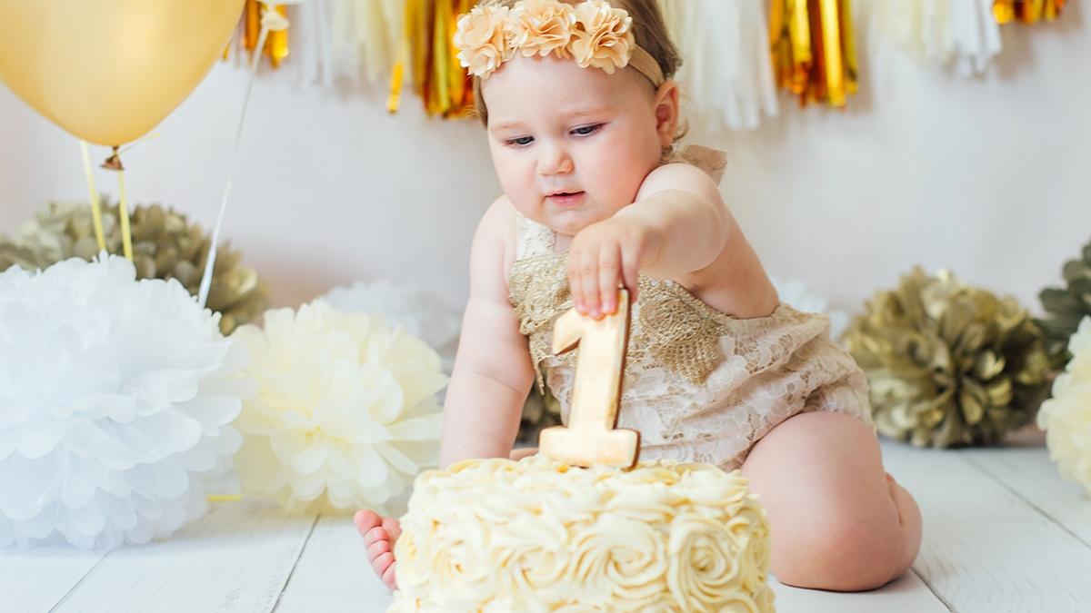1 year old at birthday party
