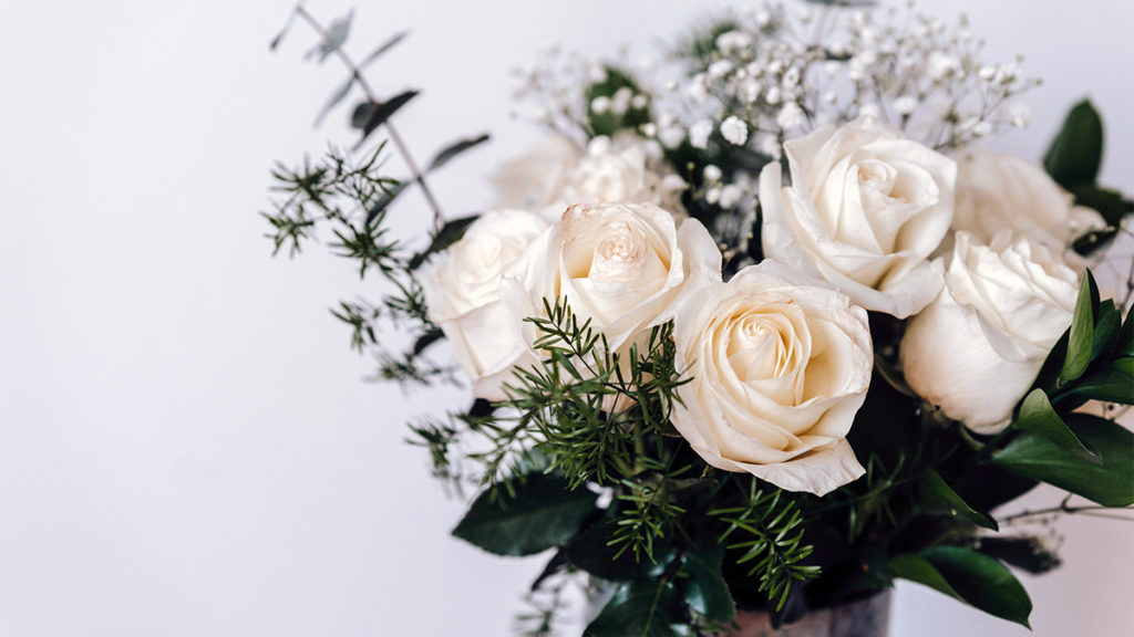 housewarming party ideas with white roses