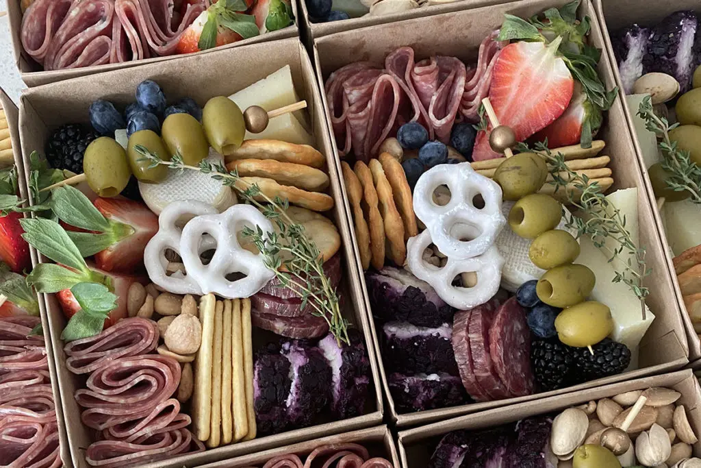 housewarming party ideas with individual snack boxes
