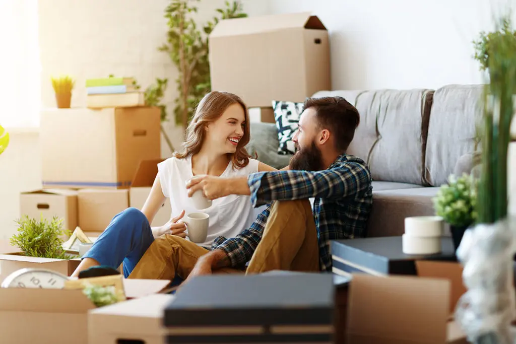 housewarming party ideas with young couple moving into an apartment