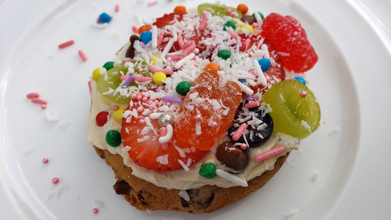 Photo of mini cookie pizza