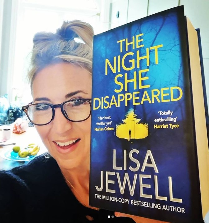 Photo of author Lisa Jewell with her book The Night She Disappeared