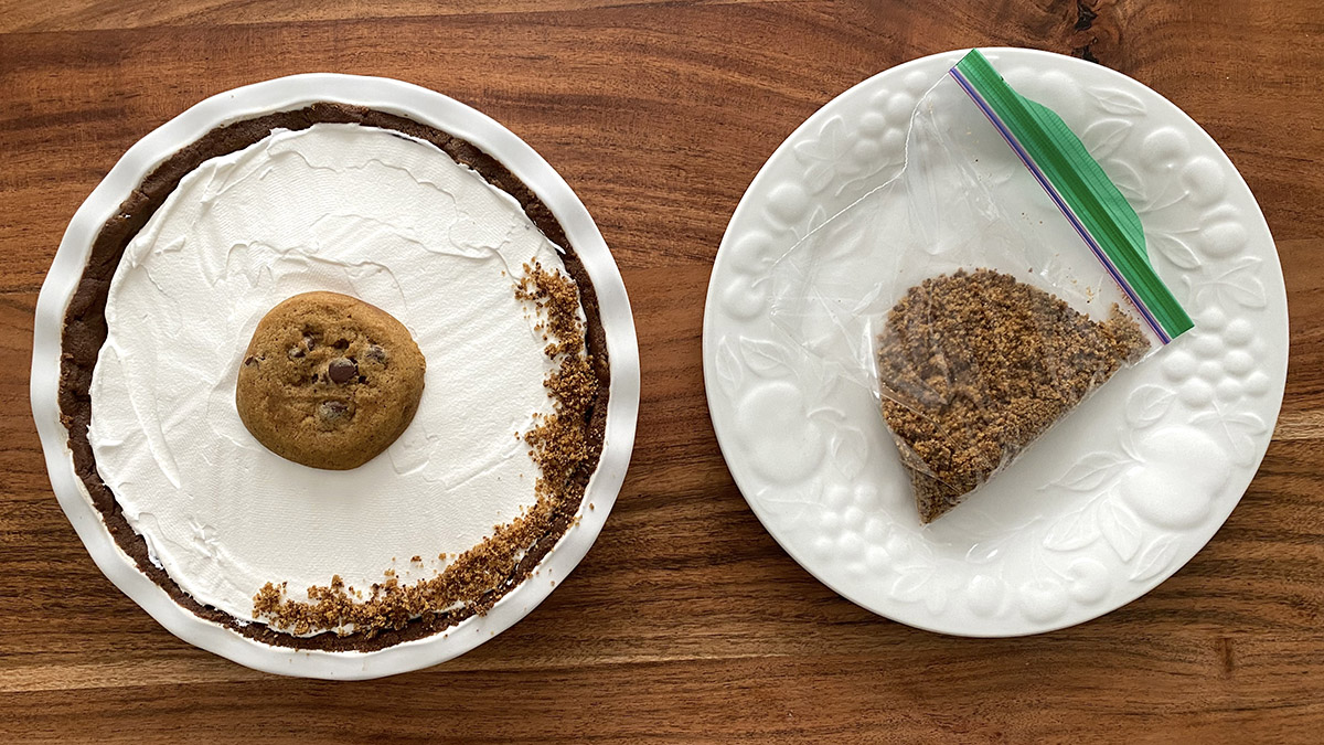 Photo of pumpkin chocolate pudding pie with topping