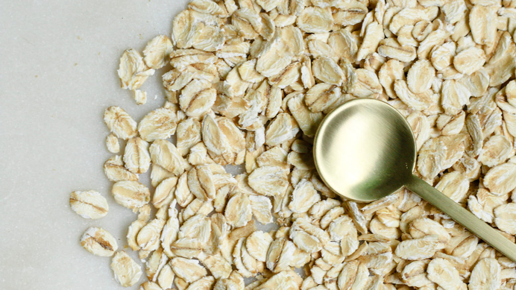 Photo of raw oats