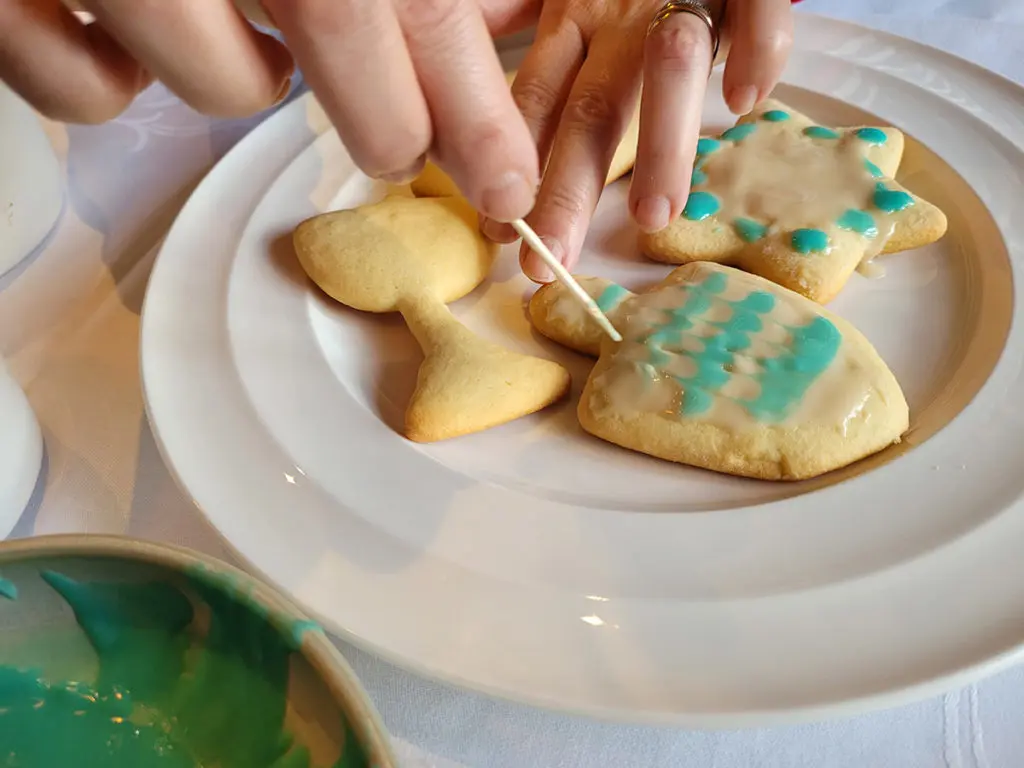 Photo of making lines of a Hanukkah cookie