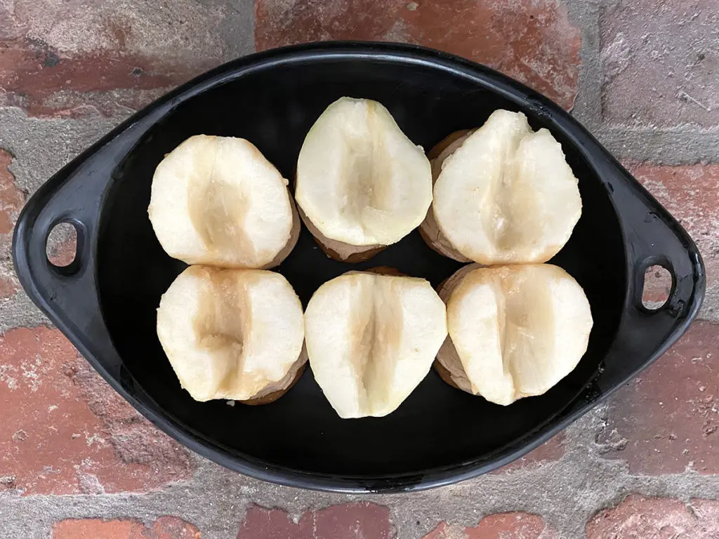 Photo of pears on cookies