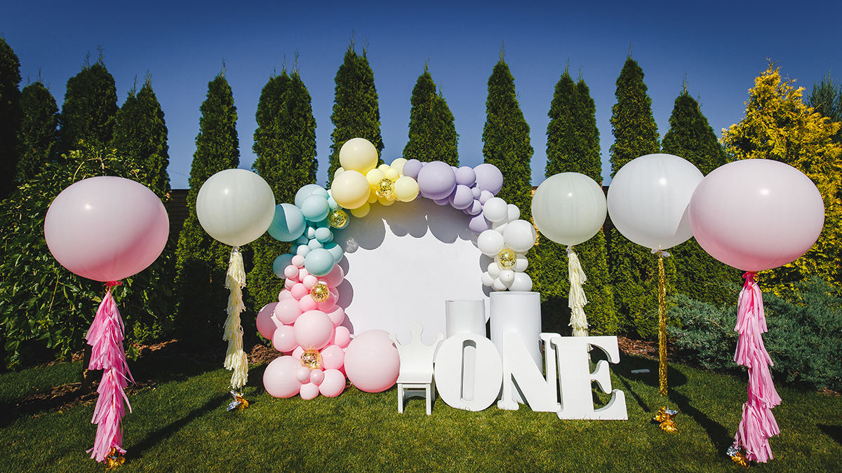 a photo of first birthday party tips with outdoor setup for a first birthday party
