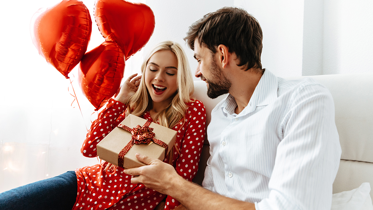 12 Valentine's Day Gifts for New Couples | Scrumptious Bites