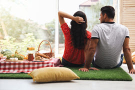 valentines-day-date-ideas: indoor picnic