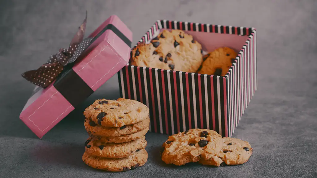 Parchment Paper Cookie Bundles, a Sweet Cookie Gift Idea
