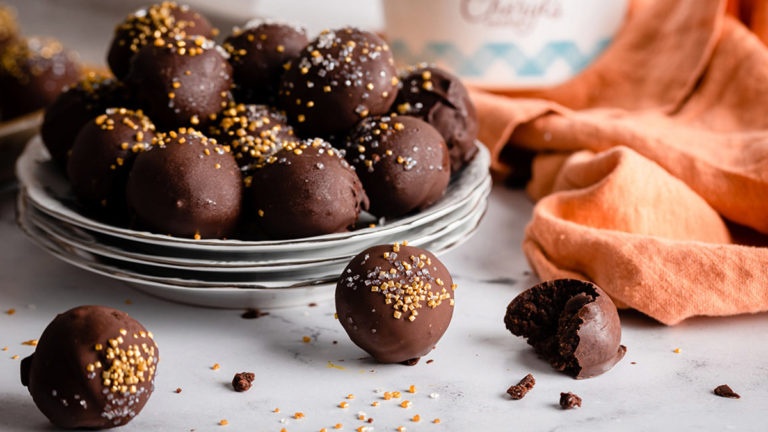 chocolate-cake-balls-recipe: close-up