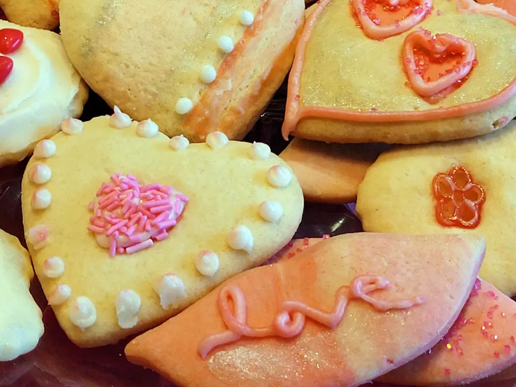 valentine's cookie decorating: silver dust