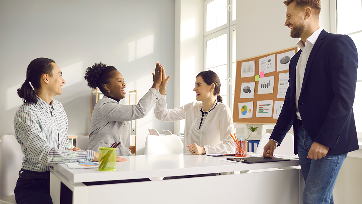 employee-appreciation-day: employees thanking each other