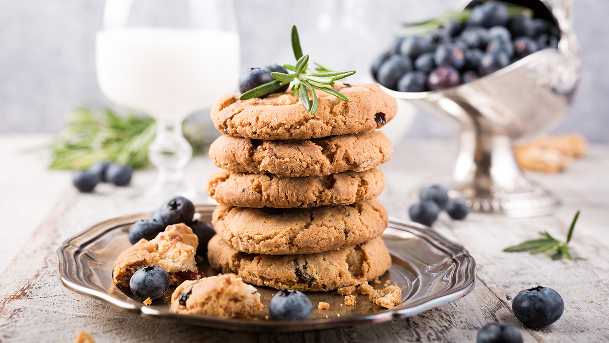 facts-about-blueberries: cookies with blueberries