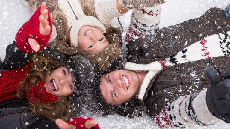 winter-bucket-list-ideas: family in snow