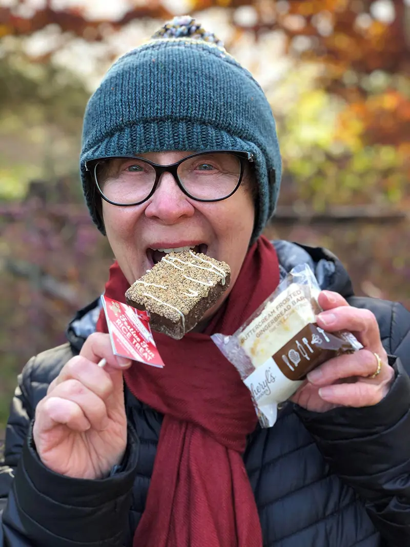 janet-evanovoich: eating cookies