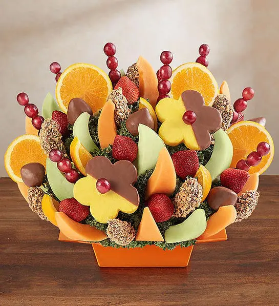 birthday gifts for sister: basket of chocolate dipped fruit
