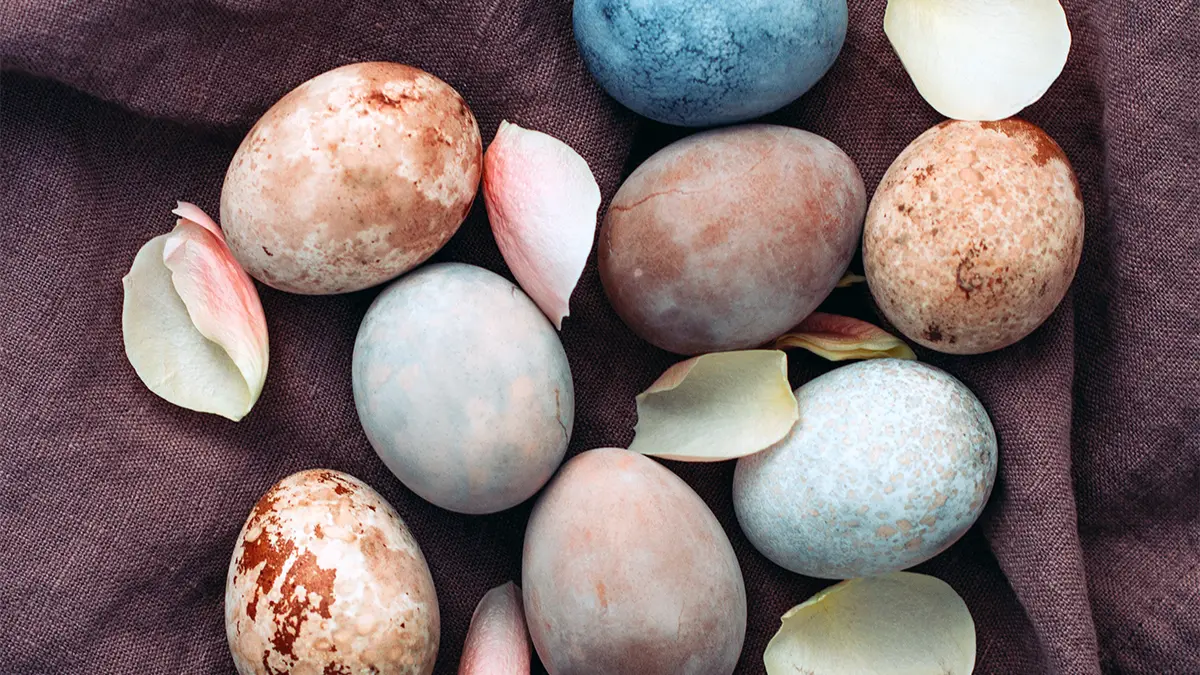 Easter egg designs with marbled easter eggs
