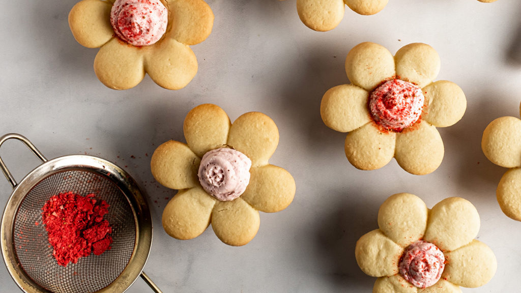 a photo of strawberry cheesecake cookie cups: sifter with fruit powder