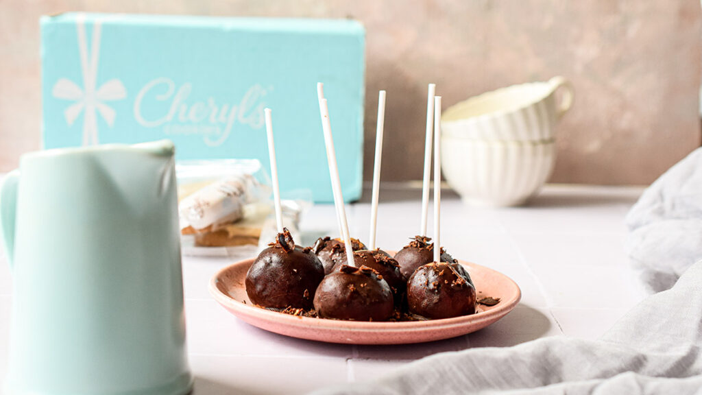 cookie pops with maple cake pops
