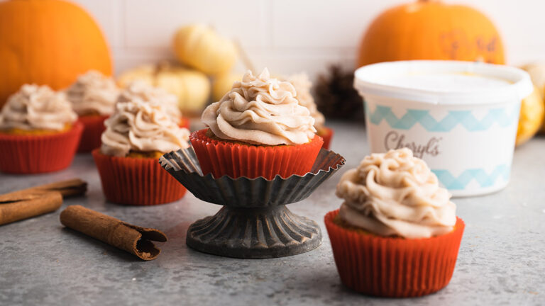 pumpkin cupcakes with cinnamon buttercream hero