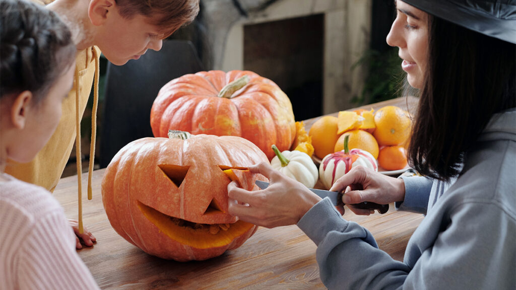 history of halloween pumpkin carving